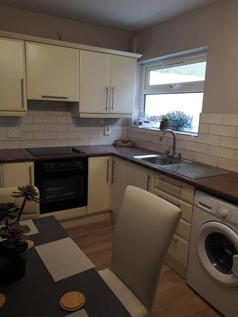 House | Private kitchen | Fridge, microwave, oven, stovetop