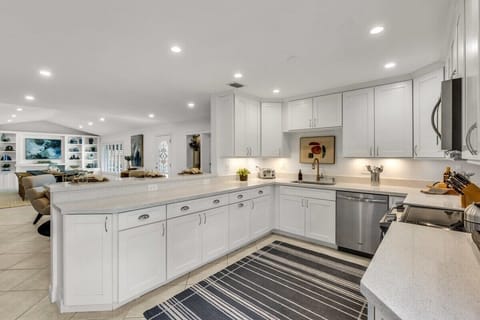 House, Multiple Beds, Pool Access, Pool View (17th Way) | Private kitchen | Fridge, microwave, oven, stovetop