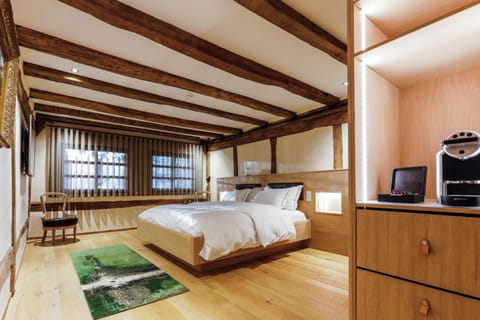 Superior Double Room | Desk, soundproofing, iron/ironing board, free WiFi