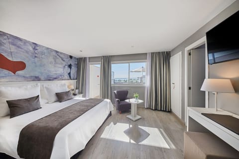 Luxury Double Room, Terrace, Sea View | Premium bedding, down comforters, minibar, in-room safe