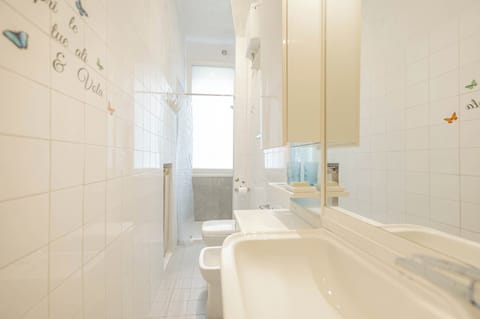 Comfort Condo | Bathroom | Shower, rainfall showerhead, eco-friendly toiletries, hair dryer