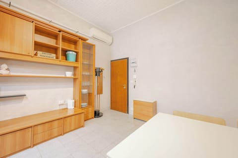 Comfort Condo | Living area | 25-inch flat-screen TV with satellite channels