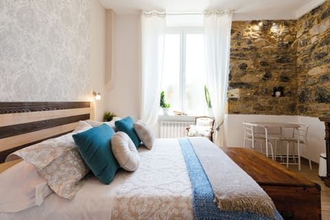 In-room safe, desk, laptop workspace, soundproofing