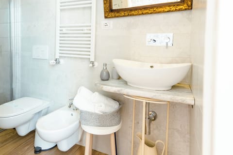 Deluxe Double or Twin Room | Bathroom | Shower, hair dryer, bathrobes, towels