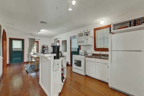 House, 1 King Bed with Sofa bed, Hot Tub, Garden View (411 N Cherry- Nan) | Private kitchen | Coffee/tea maker