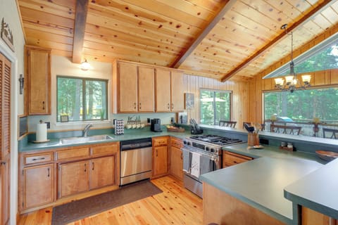 House (3 Bedrooms) | Interior