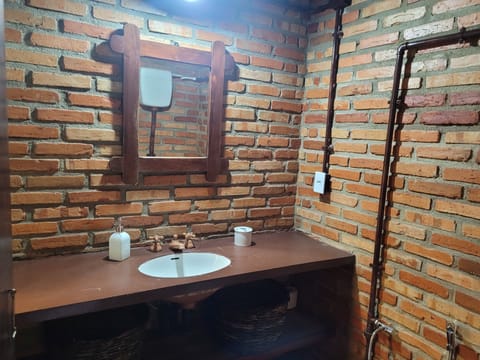 Basic Suite, Garden View | Bathroom | Free toiletries, towels, soap, shampoo