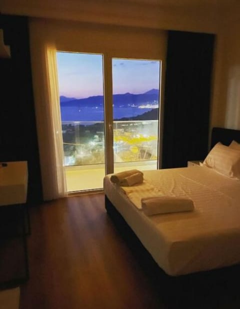 Deluxe Triple Room, Sea View | Soundproofing, free WiFi