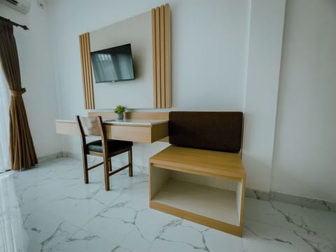 Deluxe Double Room, Balcony | Living area | Flat-screen TV