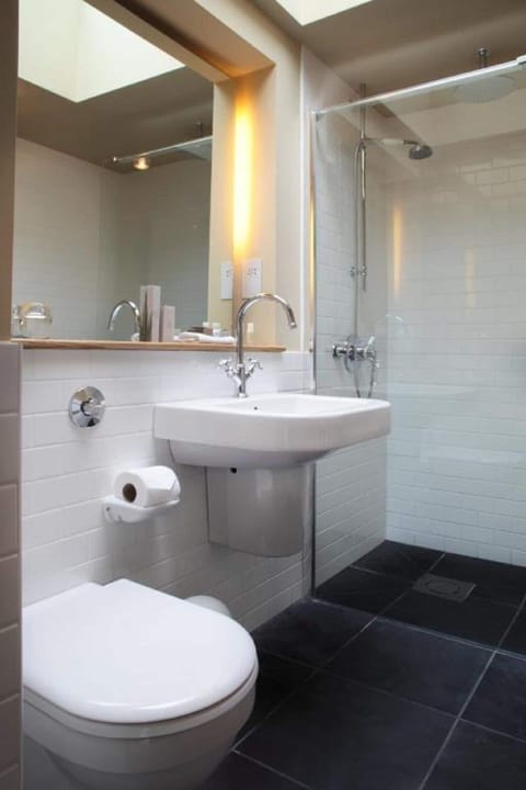 Standard Double Room, Garden Area | Bathroom | Free toiletries, hair dryer, bathrobes, towels