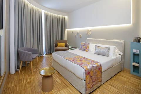 Superior Room, Jetted Tub | Premium bedding, minibar, in-room safe, desk