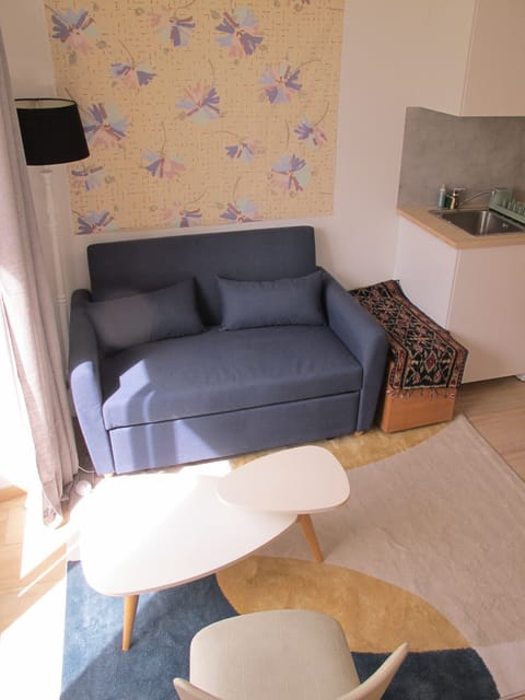 Family suite with patio, 3 people | Living area | TV