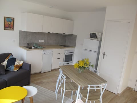 Family suite with patio, 4 people | Private kitchen