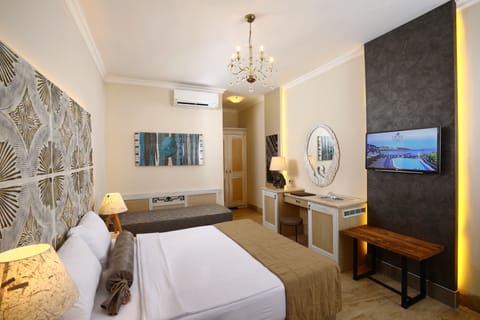 Standard Double or Twin Room | Minibar, in-room safe, free WiFi, bed sheets