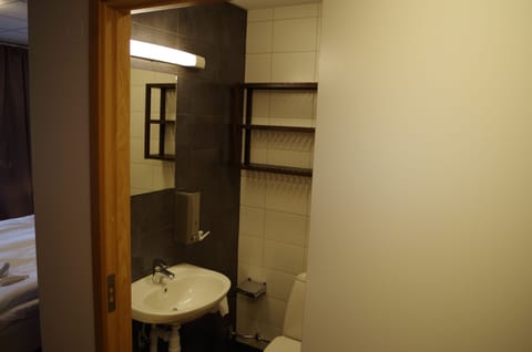 Double Room, Private Bathroom | Bathroom sink