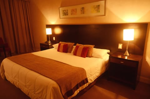 Suite | In-room safe, soundproofing, free WiFi, bed sheets