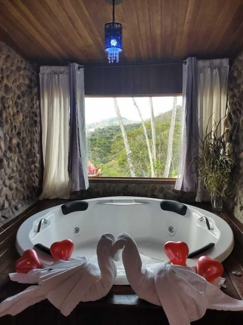 Comfort Chalet | Jetted tub