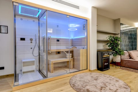 Suite, Lake View (Suite Spa) | Minibar, in-room safe, individually decorated, individually furnished