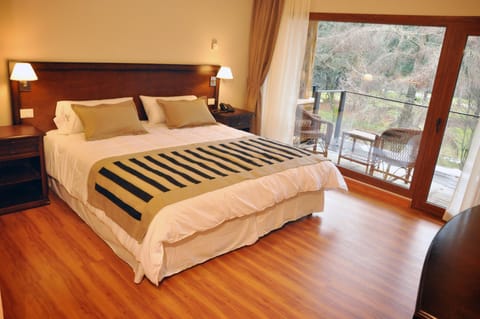 Junior Double Room, 1 Double or 2 Twin Beds | Premium bedding, minibar, in-room safe, desk