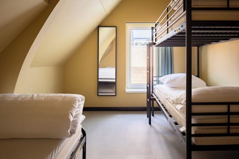 Bed in Female Triple Room | Free WiFi, bed sheets