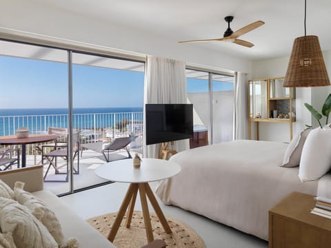 Junior Suite, Bathtub, Oceanfront (The Reserve) | Premium bedding, minibar, in-room safe, iron/ironing board