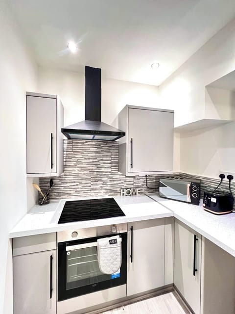 Apartment | Private kitchen | Fridge, microwave, oven, stovetop