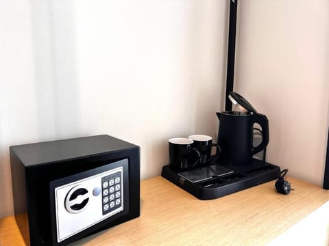 Deluxe Double Room, Balcony | 1 bedroom, desk, soundproofing, iron/ironing board