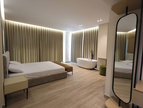 Deluxe Double Room, Sea View | 1 bedroom, desk, soundproofing, iron/ironing board