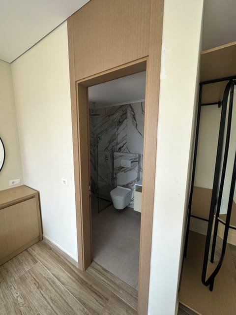 Deluxe Double Room, Sea View | 1 bedroom, desk, soundproofing, iron/ironing board