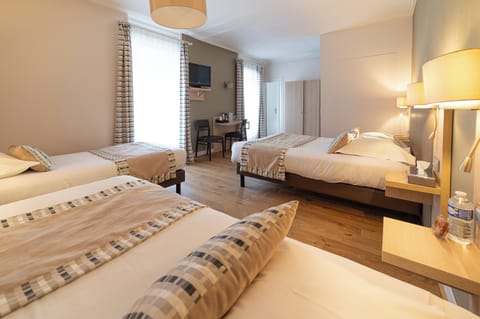 Family Quadruple Room | Individually decorated, individually furnished, desk, blackout drapes