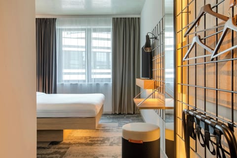 Room, 1 Queen Bed | Desk, laptop workspace, blackout drapes, free cribs/infant beds