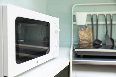 Apartment, 2 Bedrooms, Balcony, Garden View | Microwave