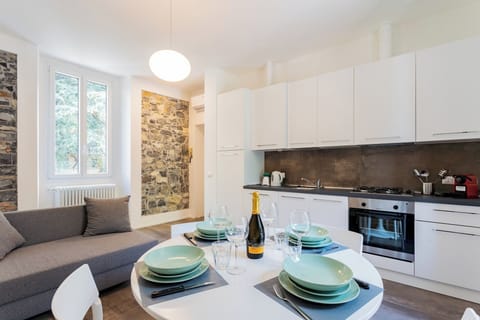 Apartment (1 Bedroom) | Dining room