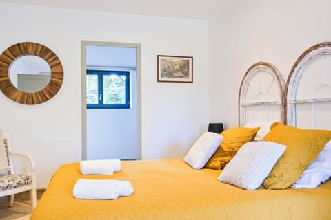 Deluxe Double Room, Garden View | Blackout drapes, iron/ironing board, free WiFi