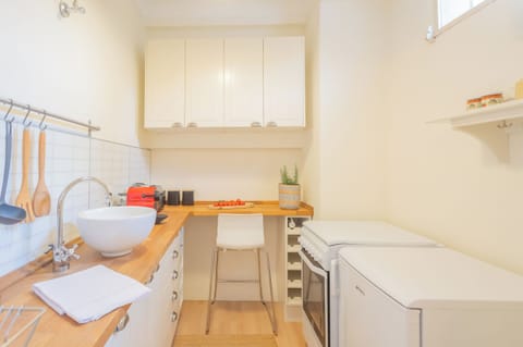 Apartment (1 Bedroom) | Private kitchenette | Espresso maker, electric kettle, highchair