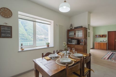 Apartment (2 Bedrooms) | Dining room