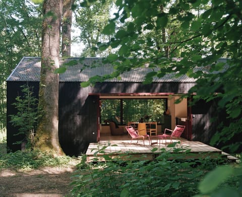 Family Villa | Egyptian cotton sheets, premium bedding, pillowtop beds, desk