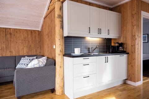 Superior Cabin, 4 Bedrooms, Harbor View, Oceanfront | Private kitchen | Full-size fridge, dishwasher