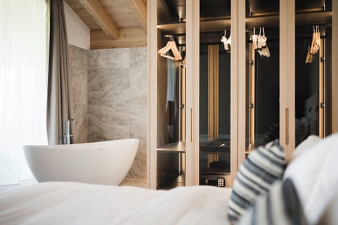 Panoramic Suite, Mountain View | In-room safe, blackout drapes, soundproofing, free WiFi