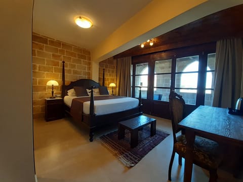 Deluxe Double Room, Balcony, City View | 1 bedroom, individually decorated, individually furnished