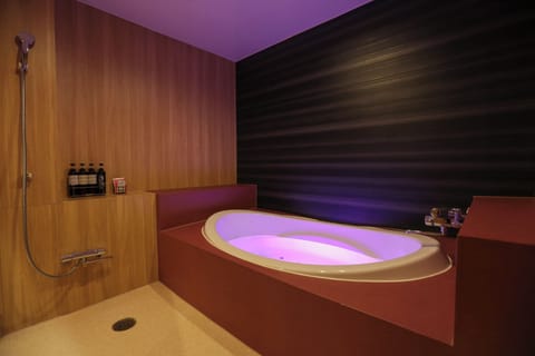 Basic Double Room, 1 Queen Bed, Smoking | Bathroom | Separate tub and shower, hair dryer, bathrobes, slippers