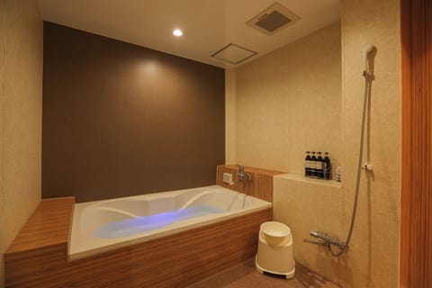 Basic Double Room, 1 Queen Bed, Smoking | Bathroom | Separate tub and shower, hair dryer, bathrobes, slippers