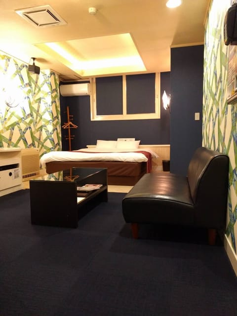 Basic Double Room, 1 Queen Bed, Smoking | Desk, soundproofing, free WiFi