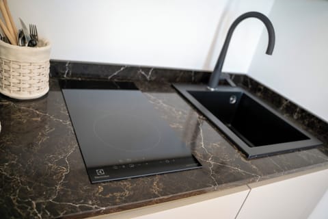 Classic Studio, Kitchenette, Garden View | Private kitchen | Electric kettle