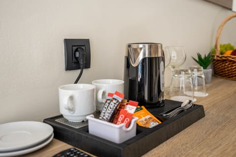 Standard Suite | In-room safe, iron/ironing board, free WiFi, bed sheets