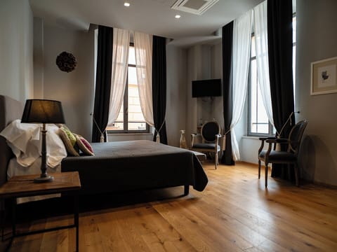 Executive Suite, City View | 1 bedroom, in-room safe, blackout drapes, soundproofing