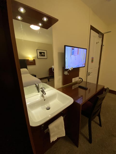 Double Room, Shared Bathroom | Room amenity