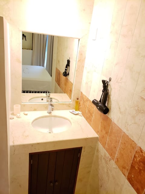 Double Room, 1 King Bed, Balcony, Park View | Bathroom | Shower, rainfall showerhead, free toiletries, towels