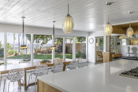 Mid-Century Modern Home -La Jolla Scenic | In-room dining