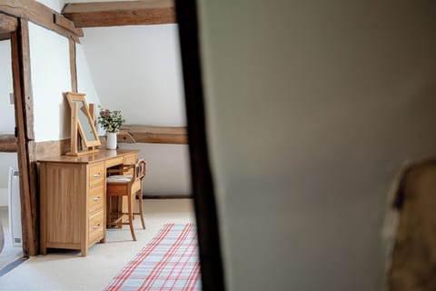 4 bedrooms, iron/ironing board, free WiFi